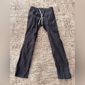 Vuori Men's Charcoal Cargo Pants